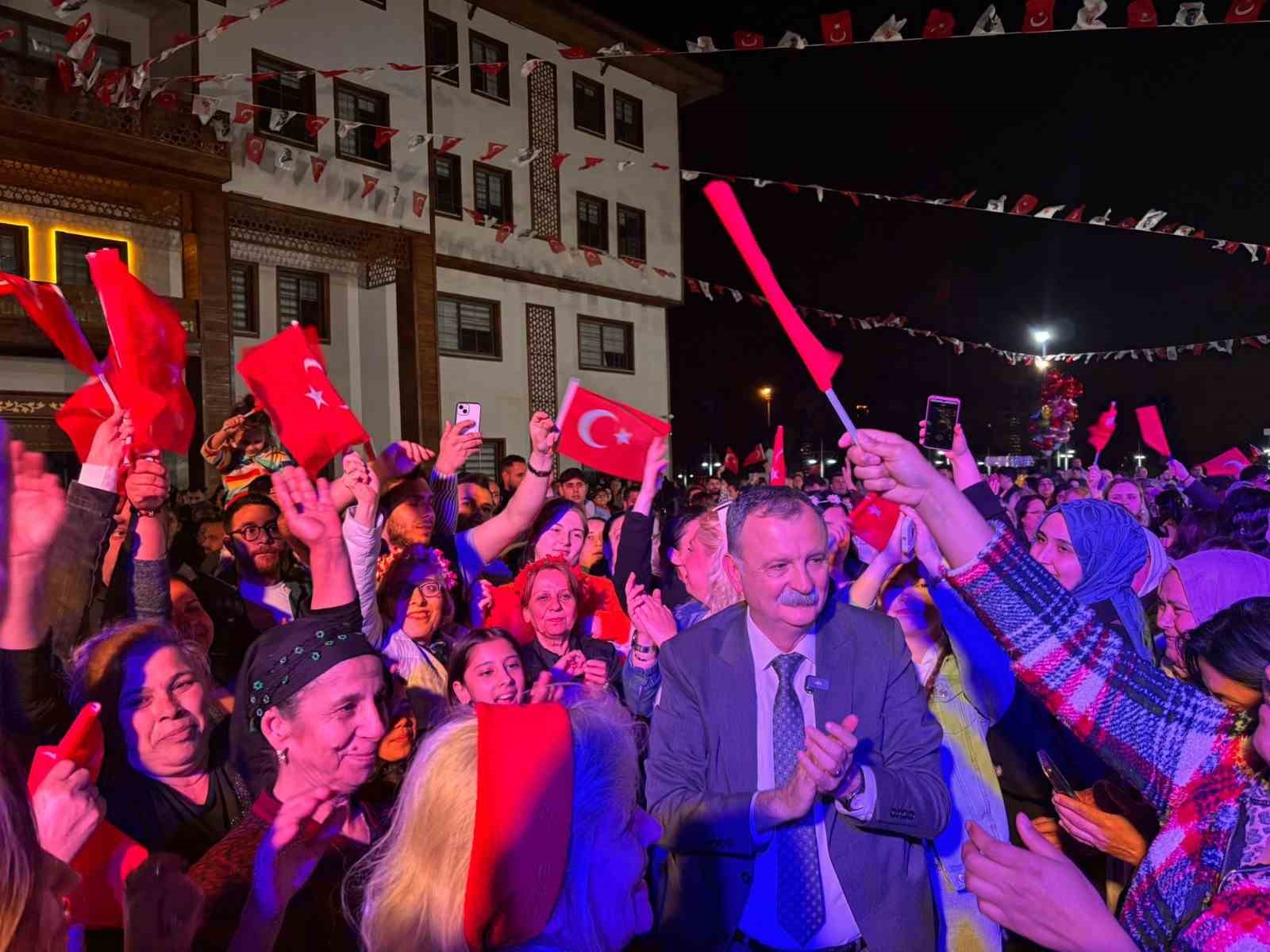 Manisalı Romanlar günlerini kutladı
