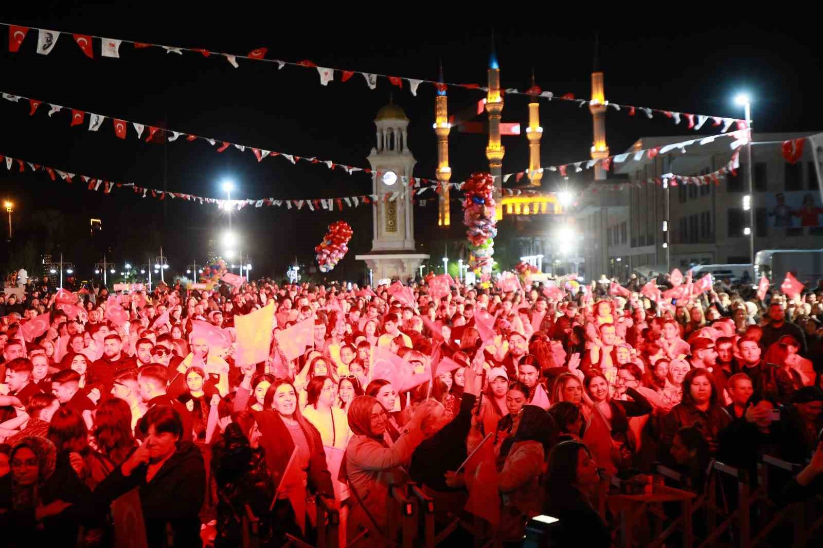 Manisalı Romanlar günlerini kutladı
