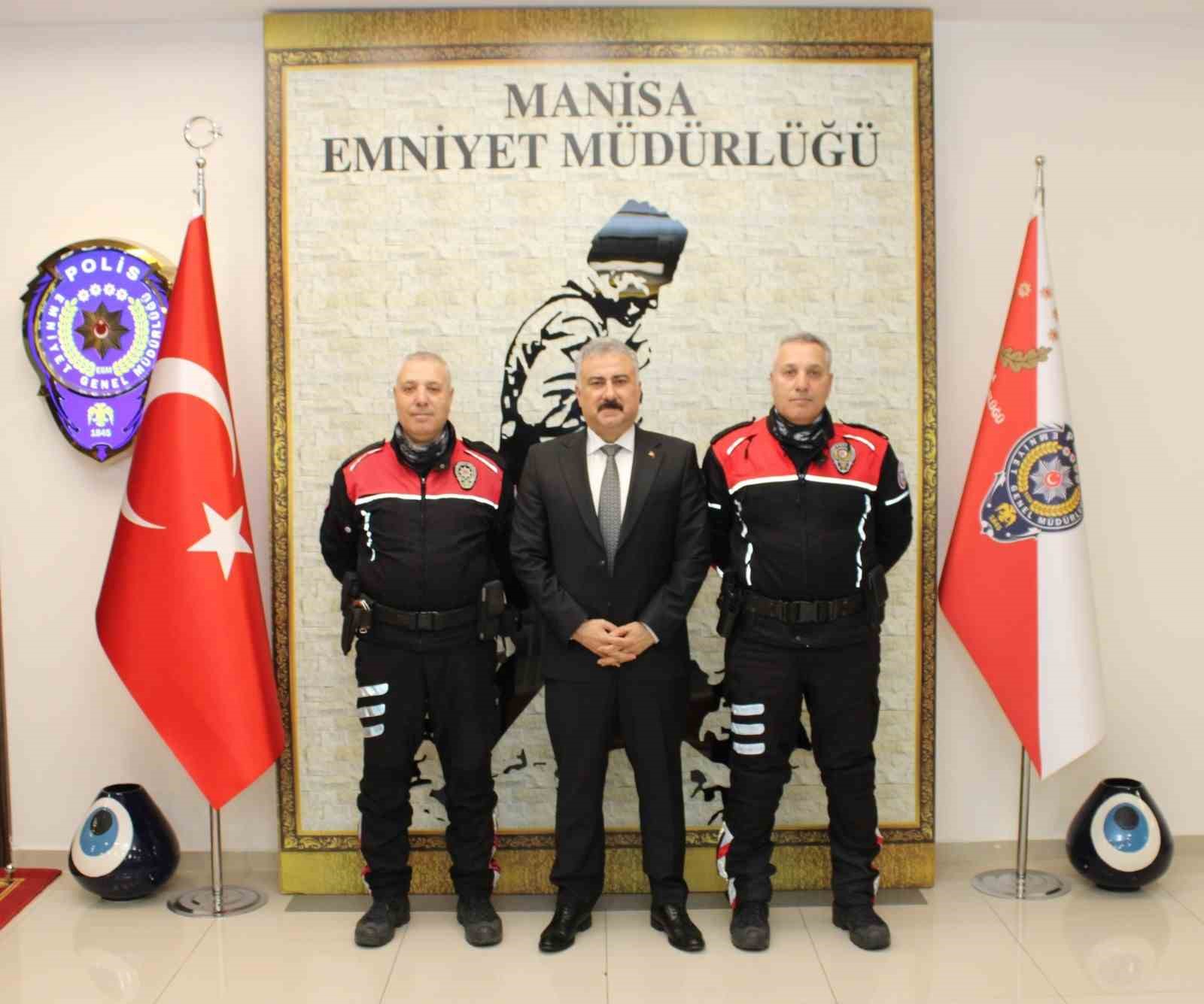 Manisa’nın ikiz polisleri emekliye ayrıldı
