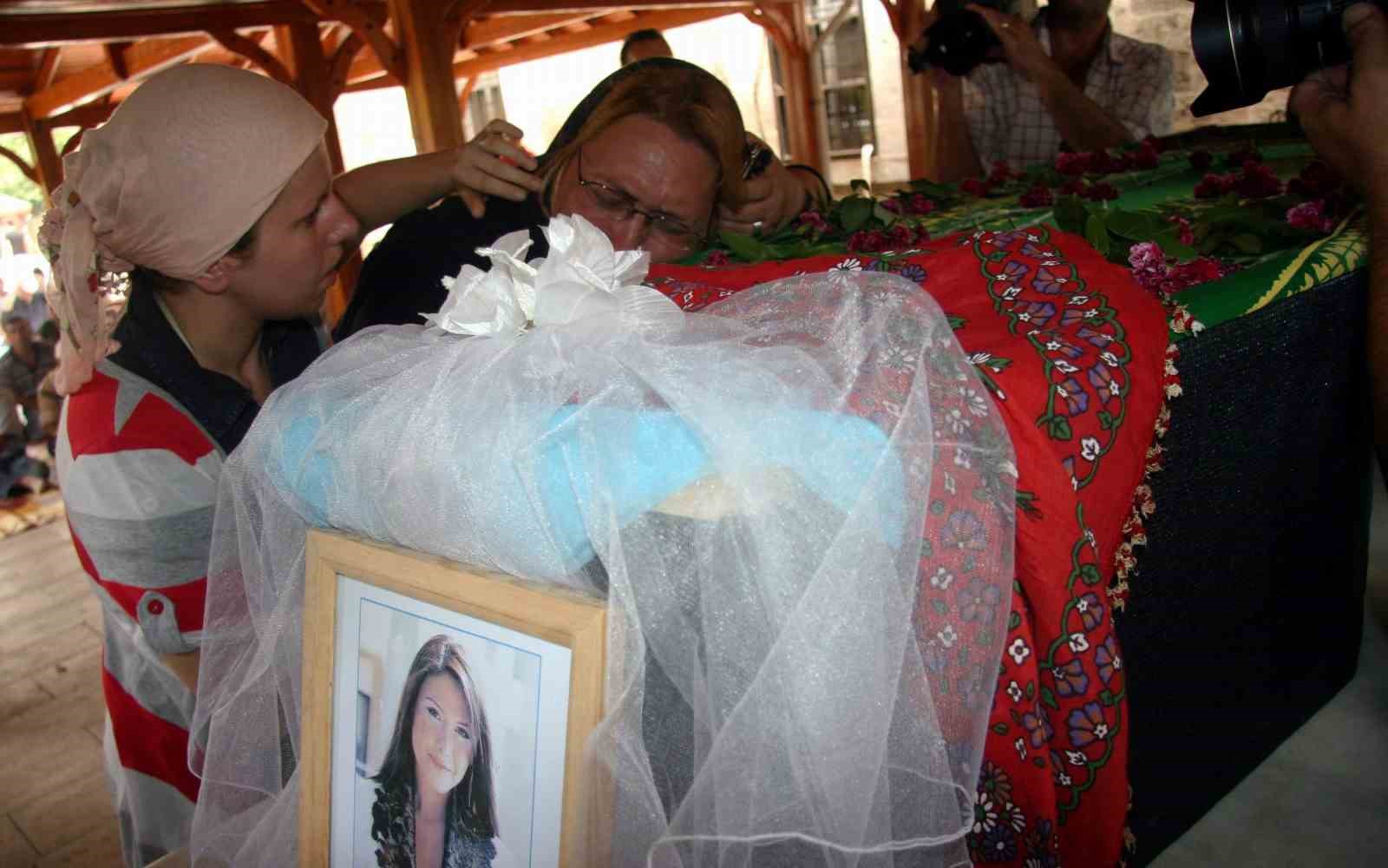 Manken Aslı Baş’ın ölümünde Yargıtay’ın kararı bozması sonrası yeni gelişme
Manken Aslı Baş’ın ölümünde Yargıtay’ın kararı bozması sonrası yeni gelişme