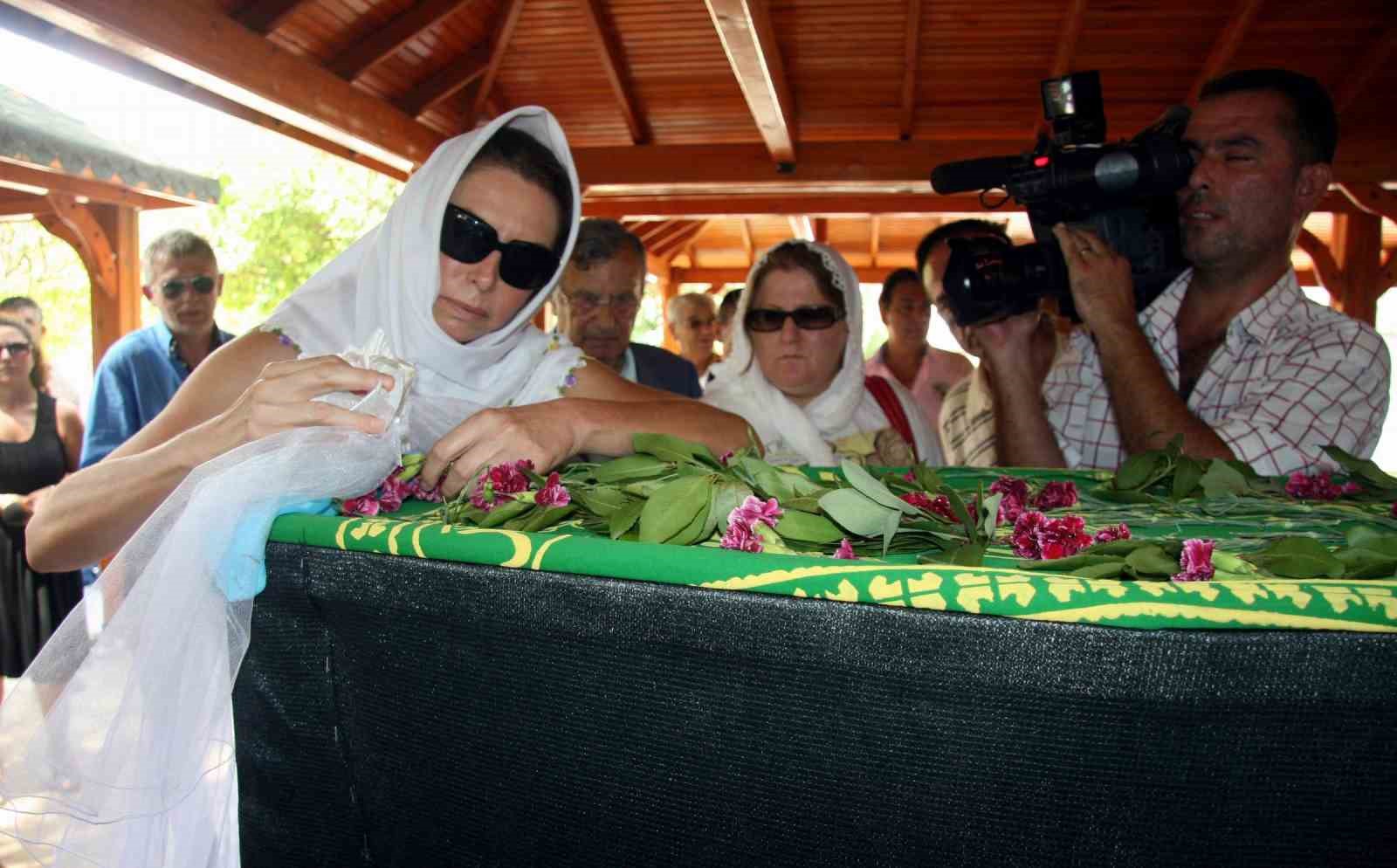 Manken Aslı Baş’ın ölümünde Yargıtay’ın kararı bozması sonrası yeni gelişme
Manken Aslı Baş’ın ölümünde Yargıtay’ın kararı bozması sonrası yeni gelişme