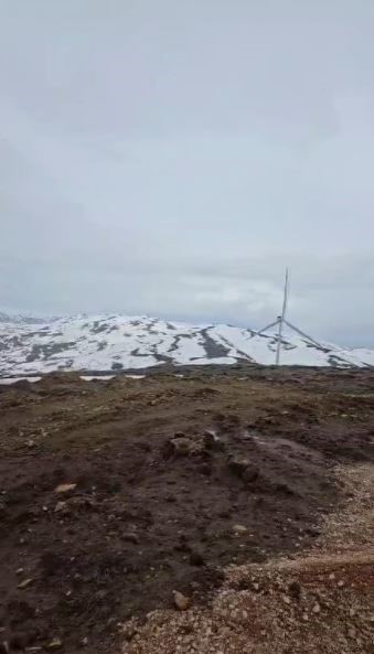 Mantar toplamak için araziye çıktı, nisan karı ile karşılaştı
