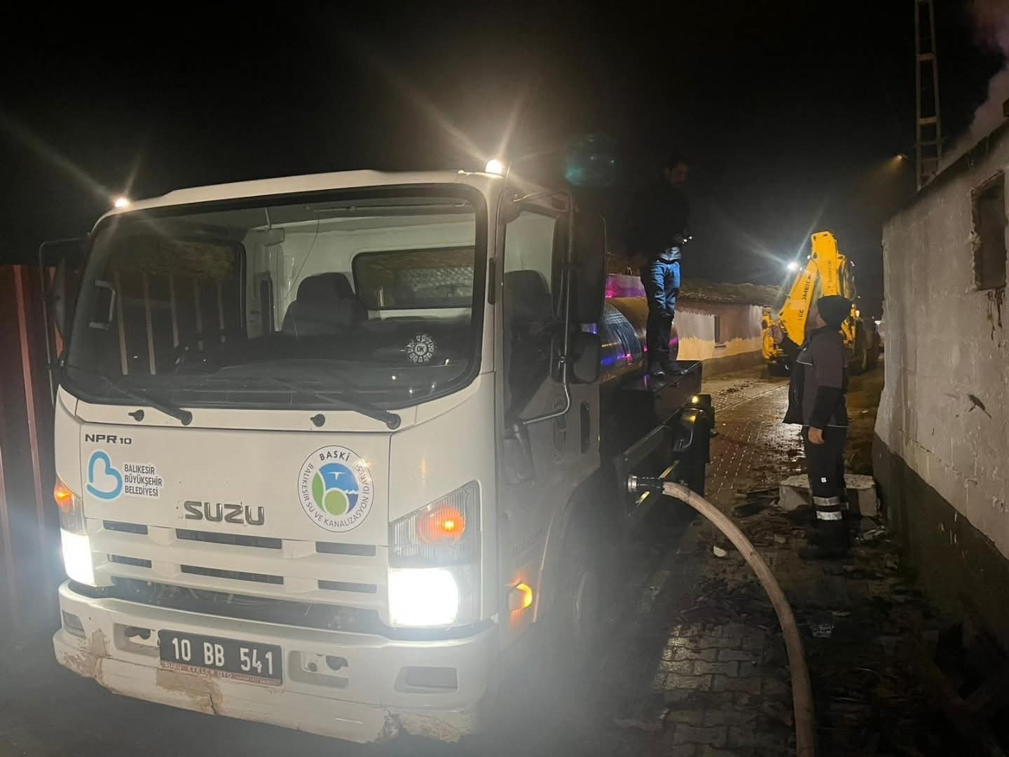 Manyas’ta samanlık yangını söndürüldü
