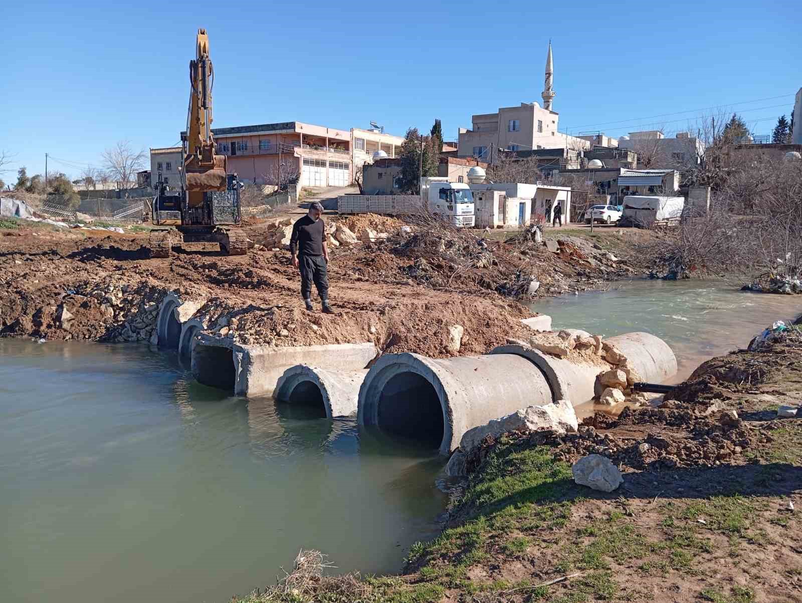 Mardin Büyükşehir Belediyesi Kızıltepe’de tahrip olan köprünün yerine yeni köprü inşa etti
