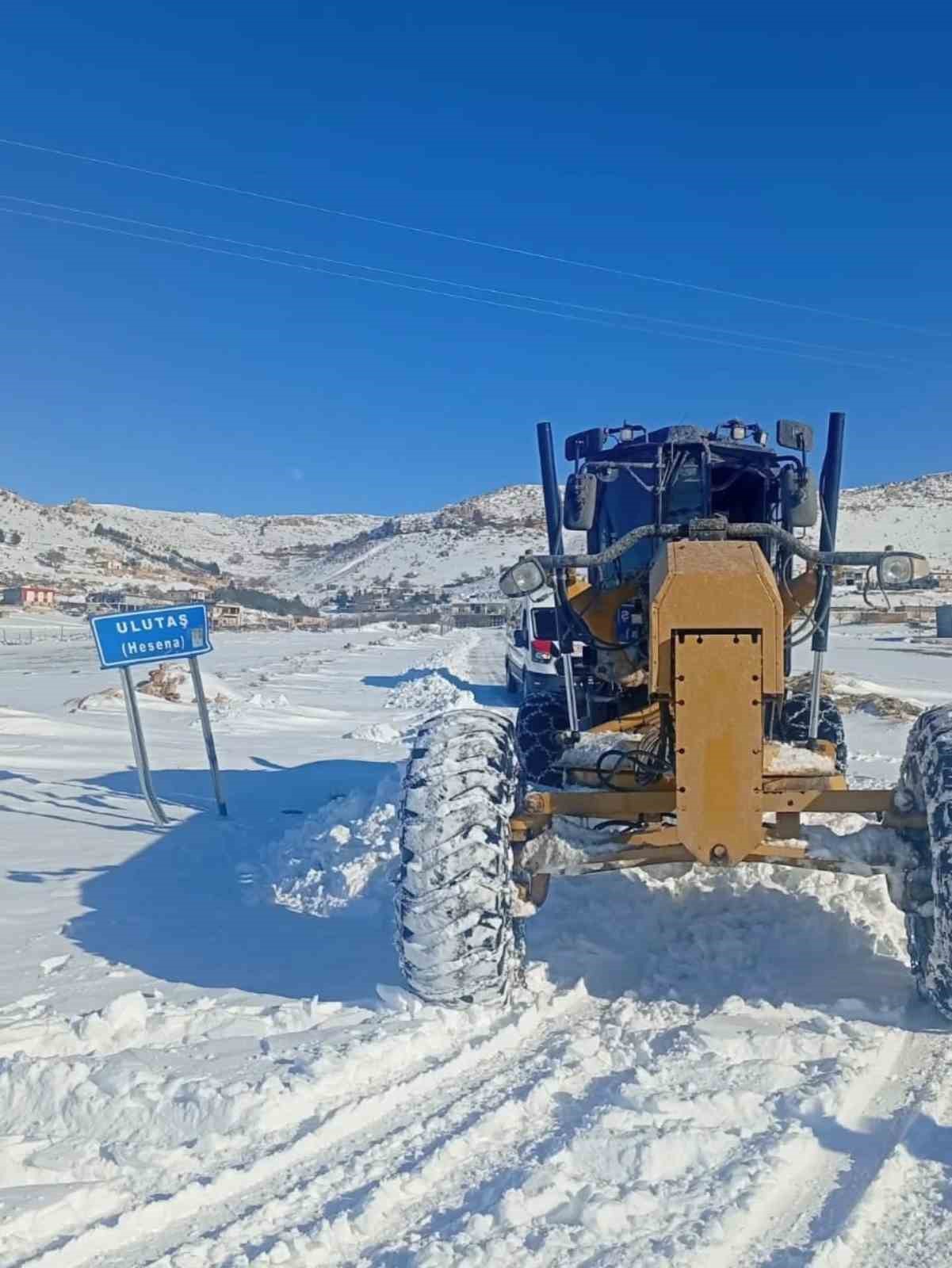 Mardin Büyükşehir Belediyesi’nden Mazıdağı’nda kar seferberliği
Mardin Büyükşehir Belediyesi’nden Mazıdağı’nda kar seferberliği