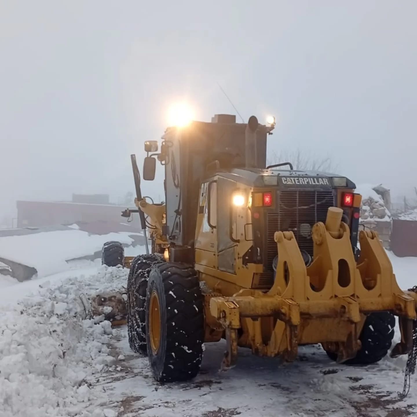 Mardin Büyükşehir Belediyesi’nden Mazıdağı’nda kar seferberliği
Mardin Büyükşehir Belediyesi’nden Mazıdağı’nda kar seferberliği