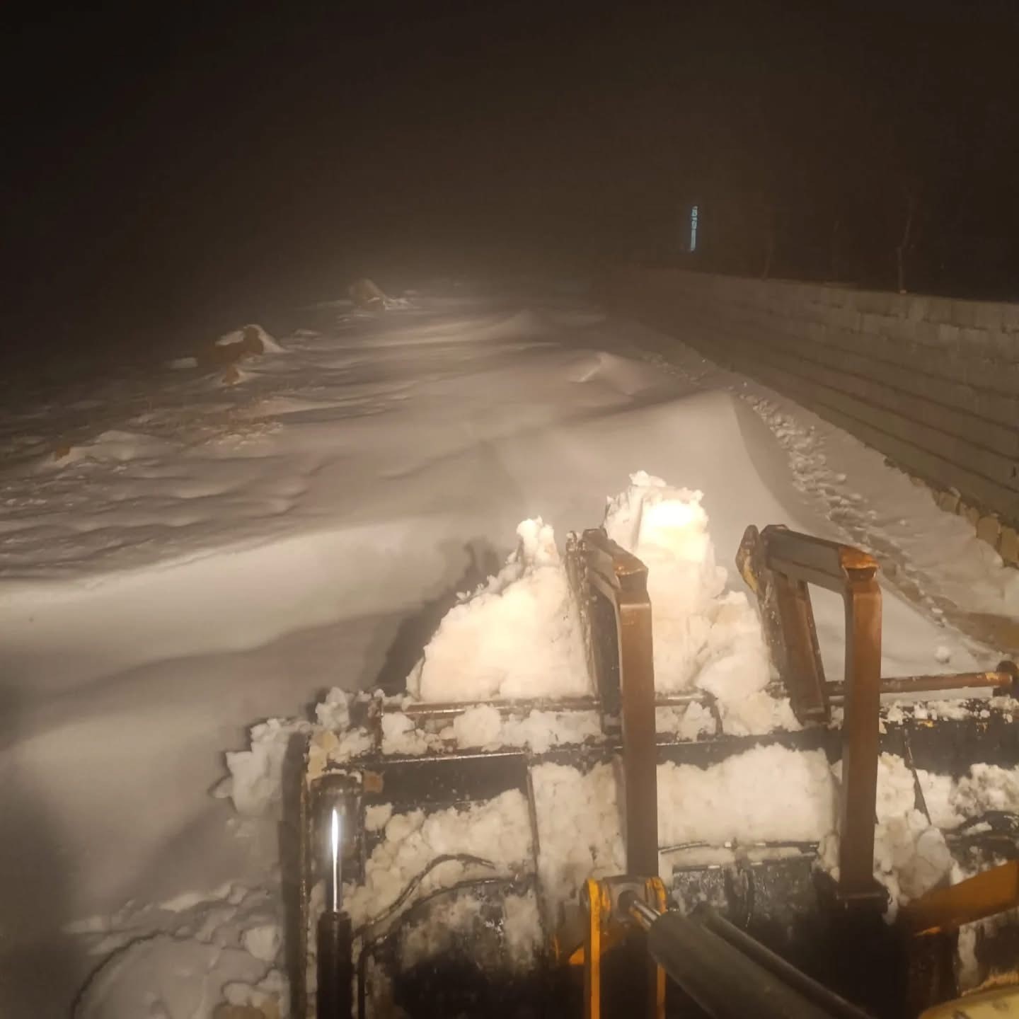 Mardin Büyükşehir Belediyesi’nden Mazıdağı’nda kar seferberliği
Mardin Büyükşehir Belediyesi’nden Mazıdağı’nda kar seferberliği