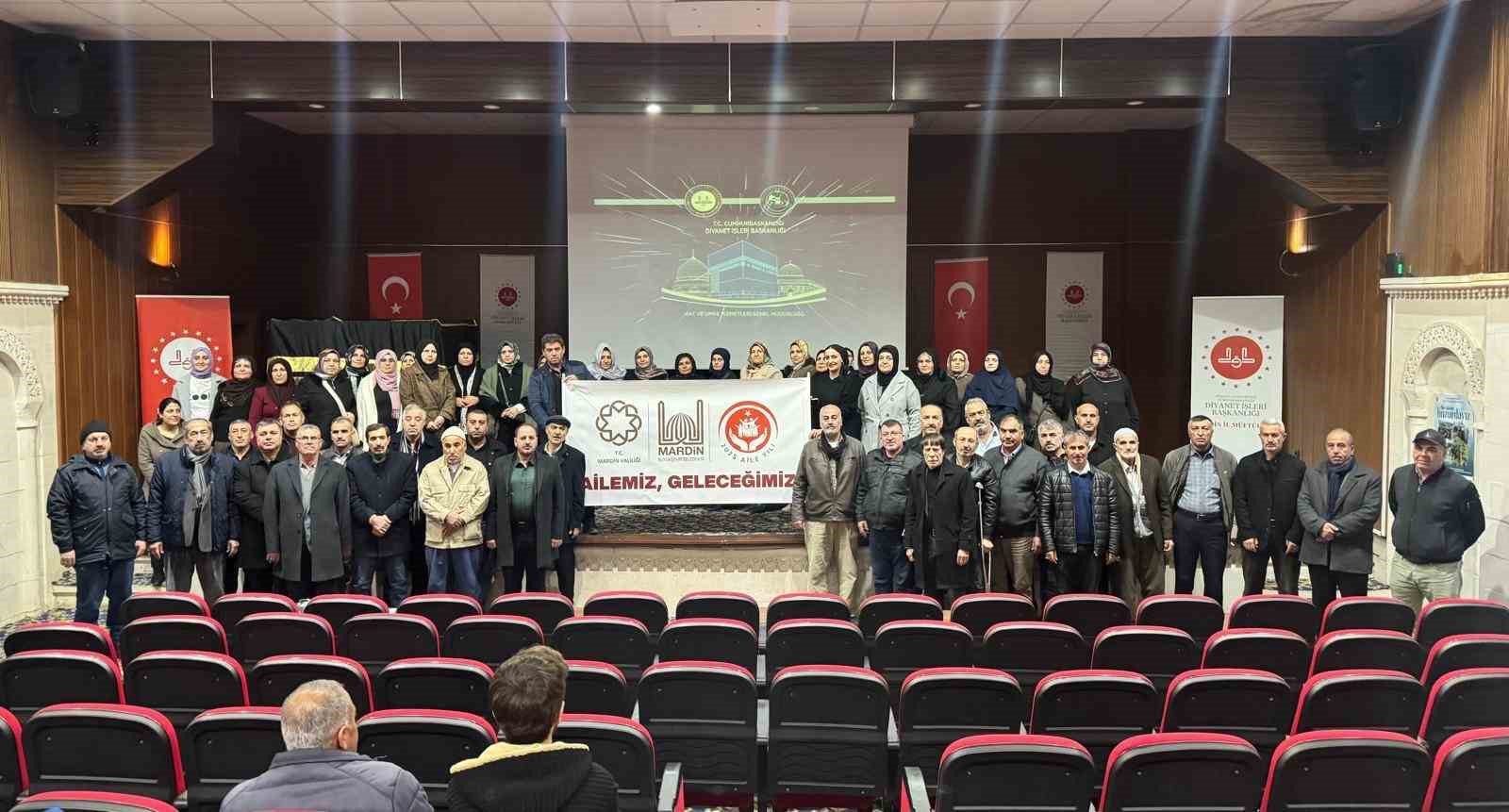 Mardin Büyükşehir Belediyesi’nin umreye göndereceği 47 çifte ibadet öncesi eğitim verildi
