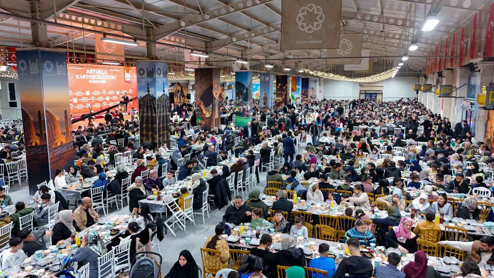 Mardin’de 7 bin kişi kardeşlik iftarında buluştu
