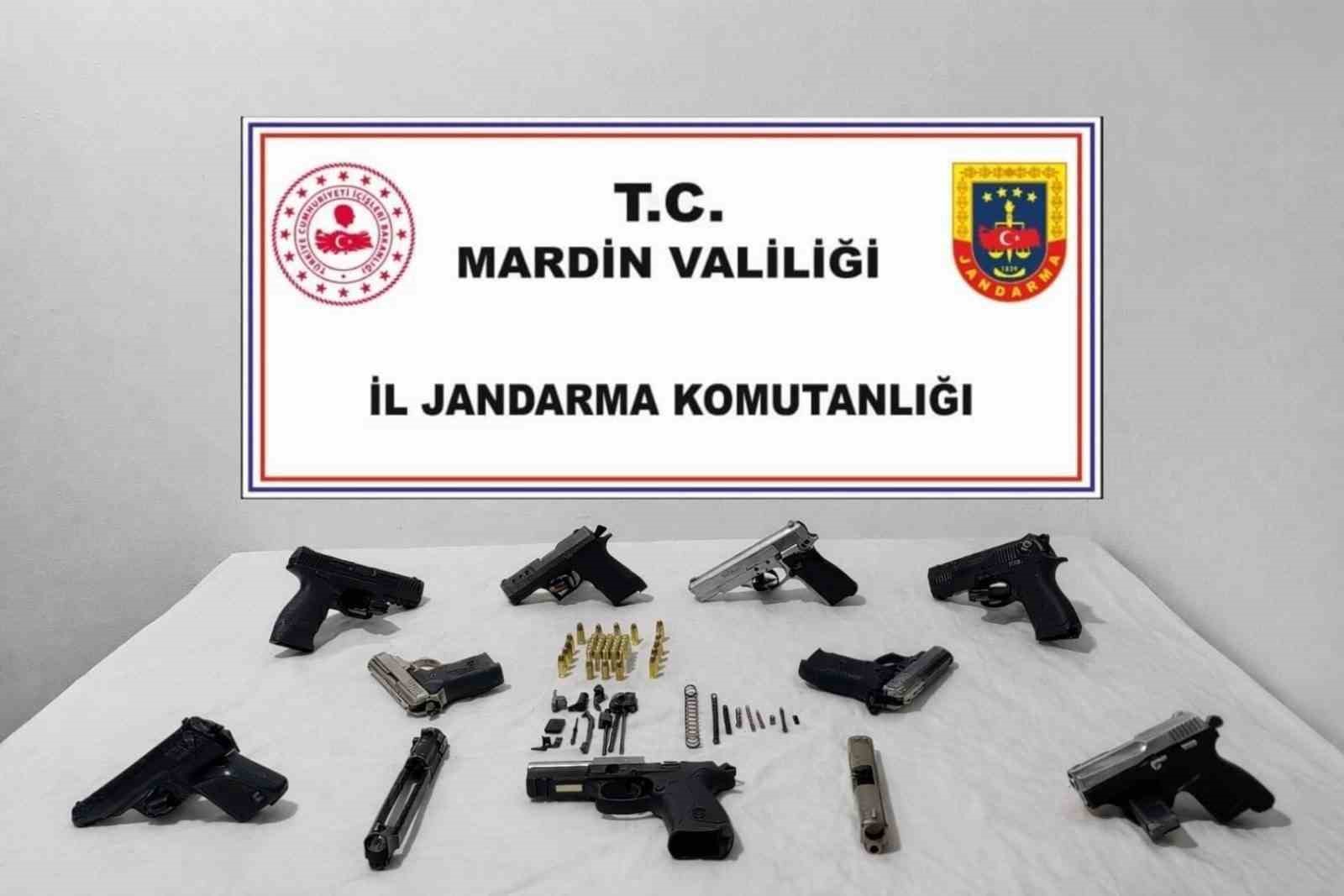 Mardin’de 8 ruhsatsız silah ele geçirildi

