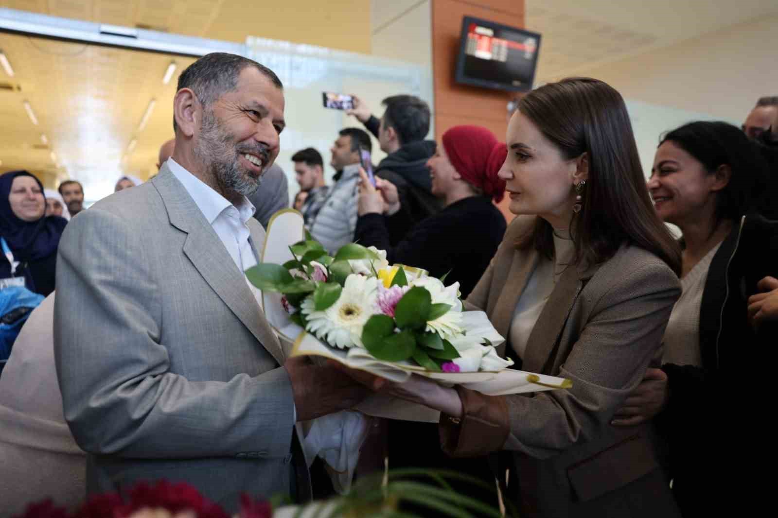 Mardin’de "Aile Yılı" kapsamında umreden dönen çiftlere duygusal karşılama
Mardin’de "Aile Yılı" kapsamında umreden dönen çiftlere duygusal karşılama