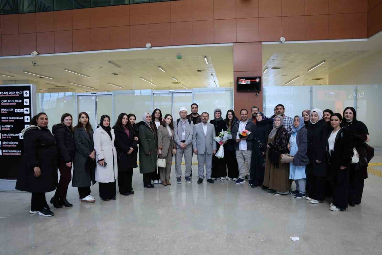 Mardin’de "Aile Yılı" kapsamında umreden dönen çiftlere duygusal karşılama
Mardin’de "Aile Yılı" kapsamında umreden dönen çiftlere duygusal karşılama