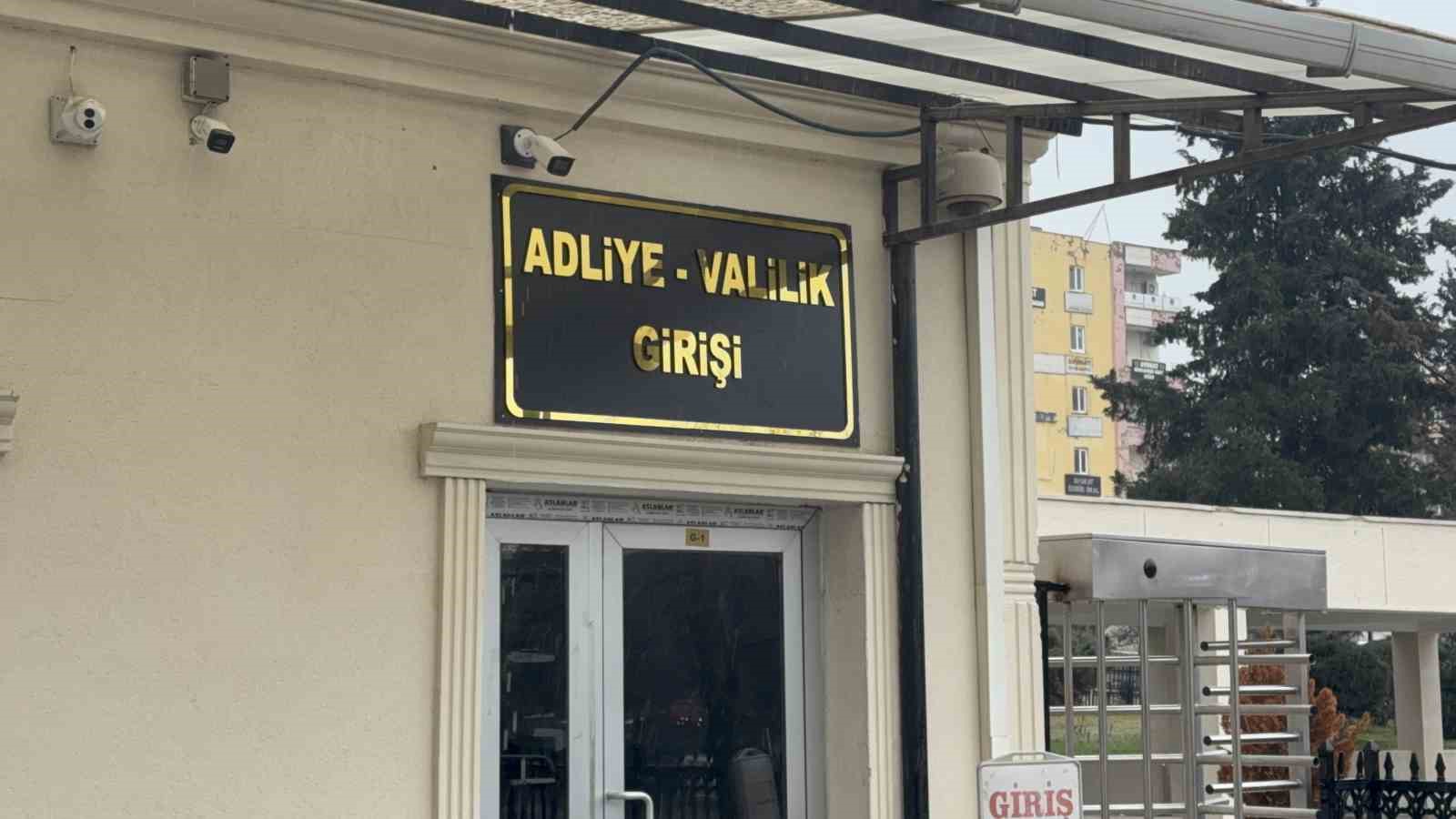 Mardin’de babasını patlayıcıyla öldürmek istediği öne sürülen sanığın davası ertelendi
