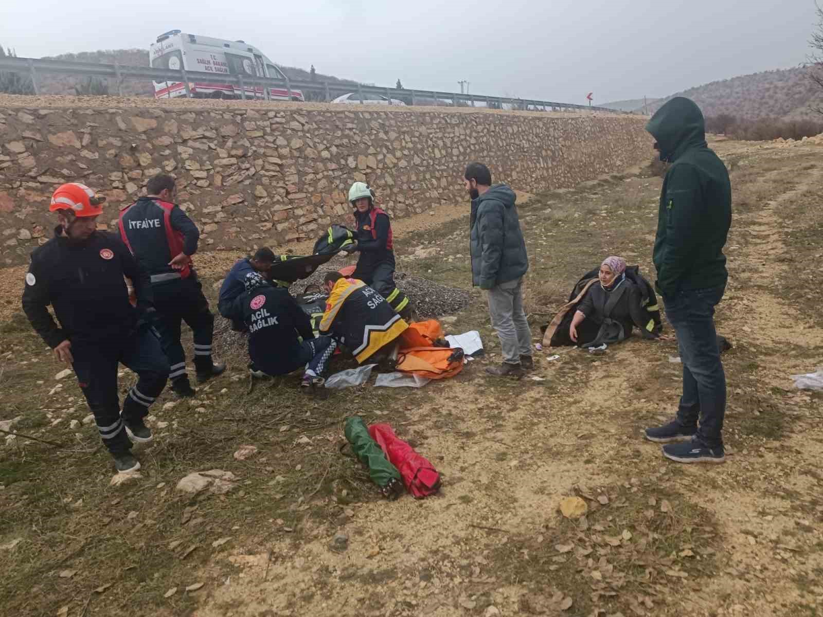 Mardin’de devrilen otomobilde 5 kişi yaralandı
