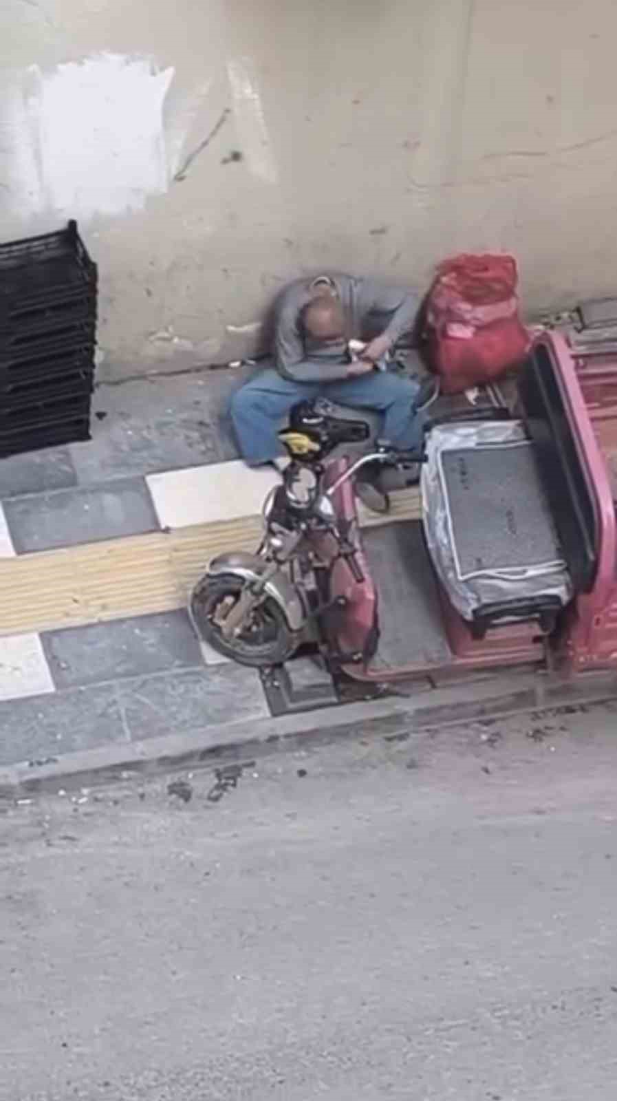 Mardin’de dilencinin para saydığı anlar kamerada
