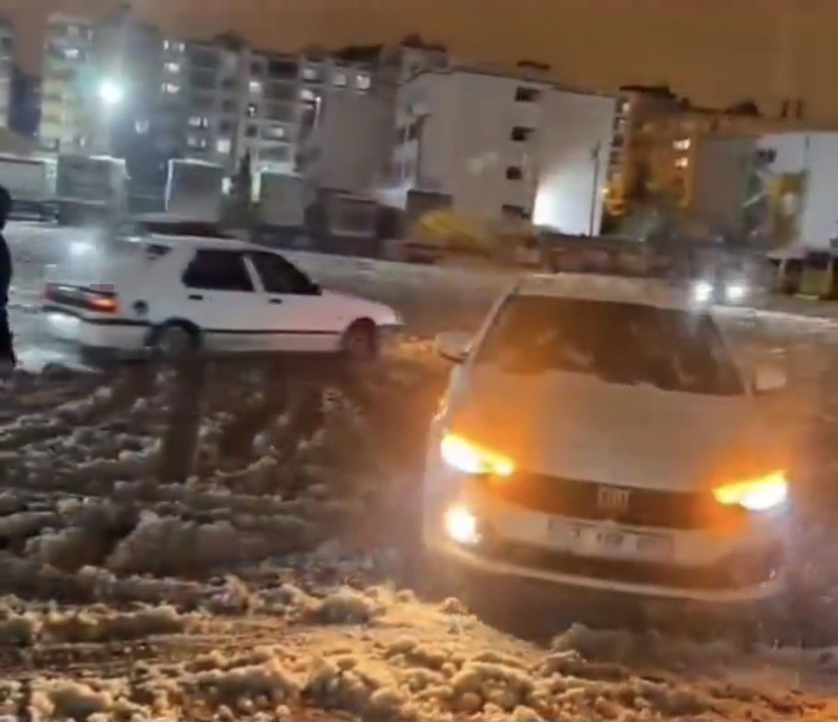 Mardin’de drift atarak trafik güvenliğini tehlikeye düşüren sürücüler yakalandı
