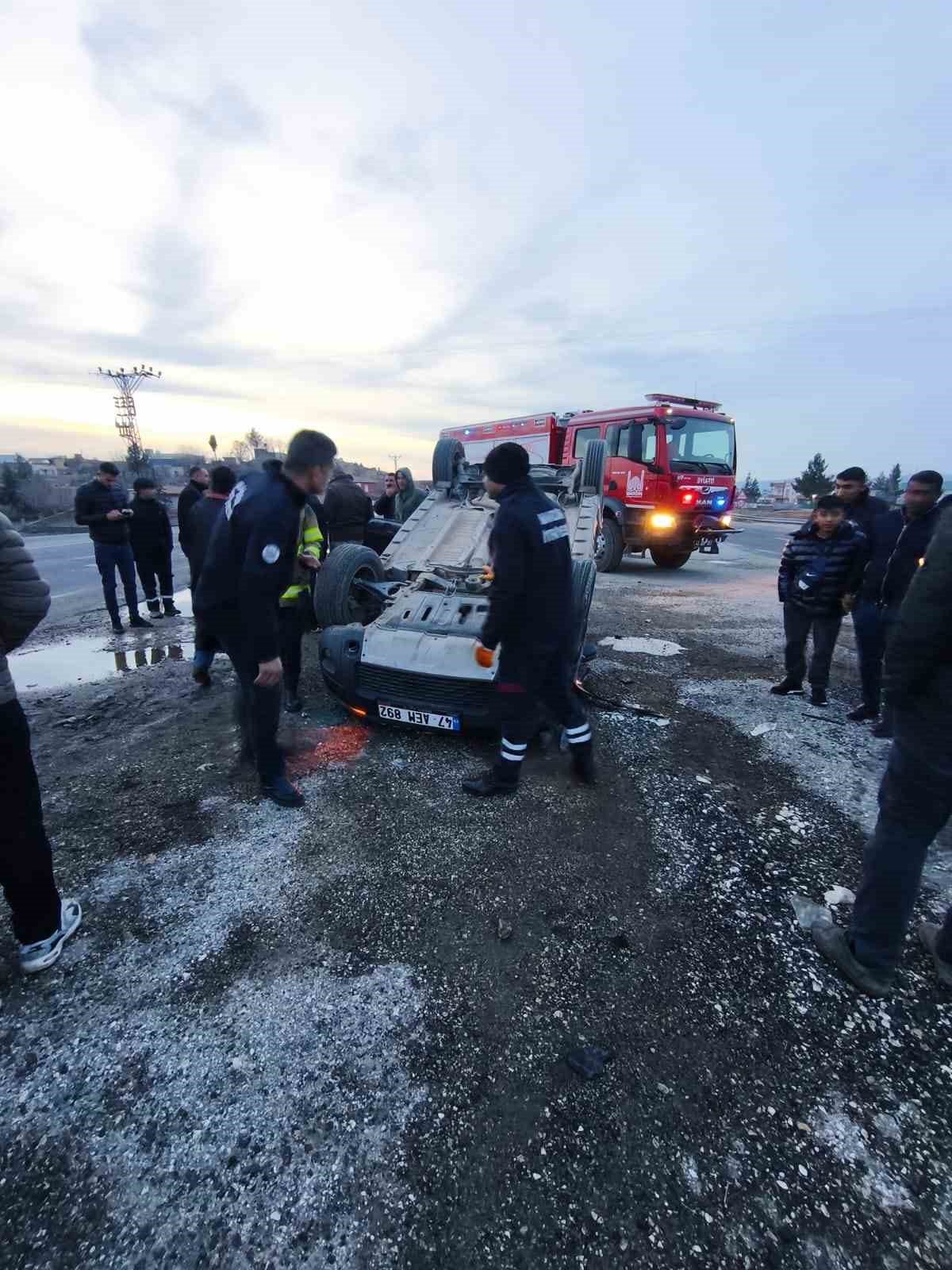 Mardin’de hafif ticari araçla çarpışan cip takla attı: 1 yaralı
