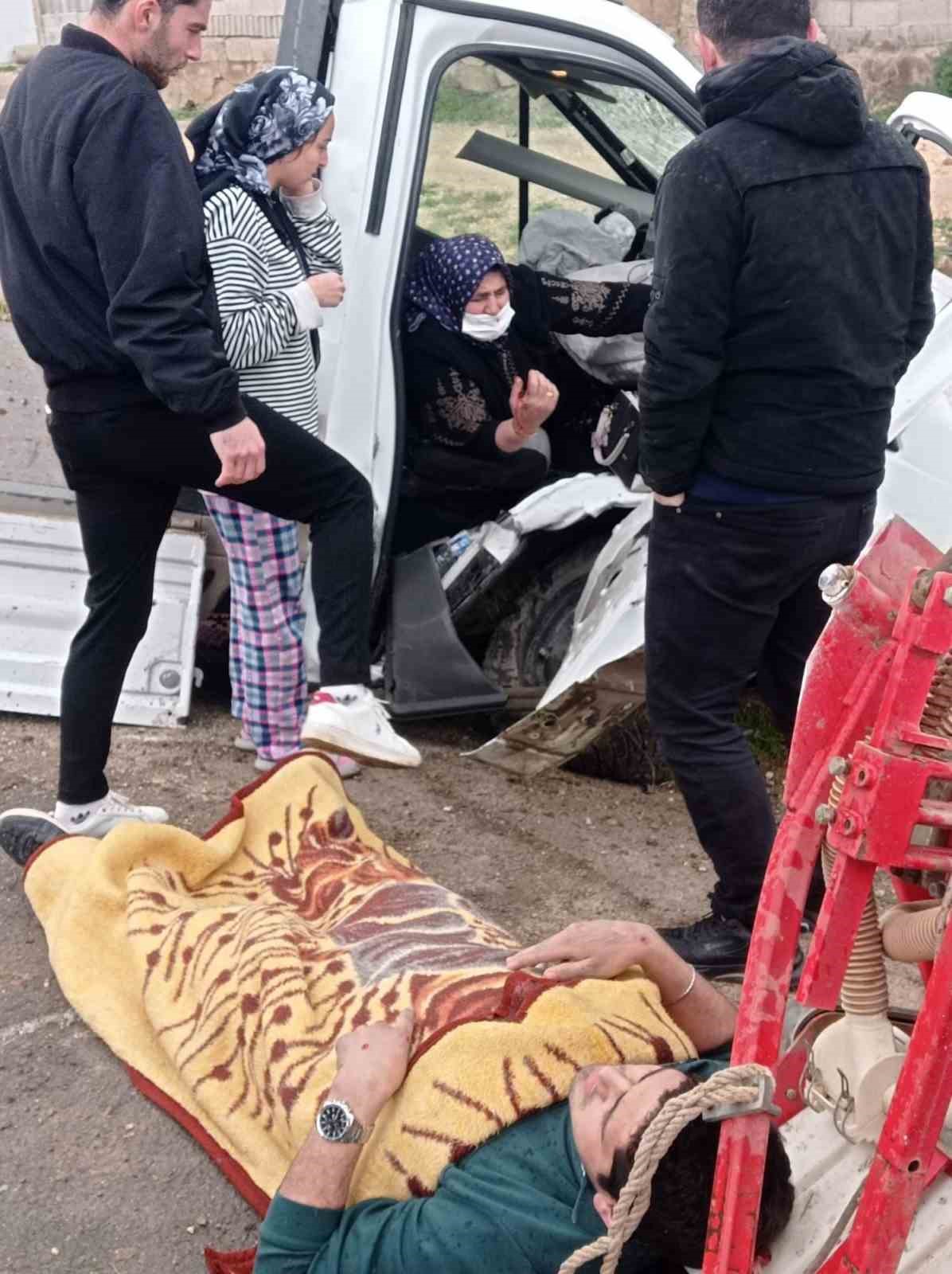 Mardin’de kamyonet tümseğe çarptı: 3 yaralı
