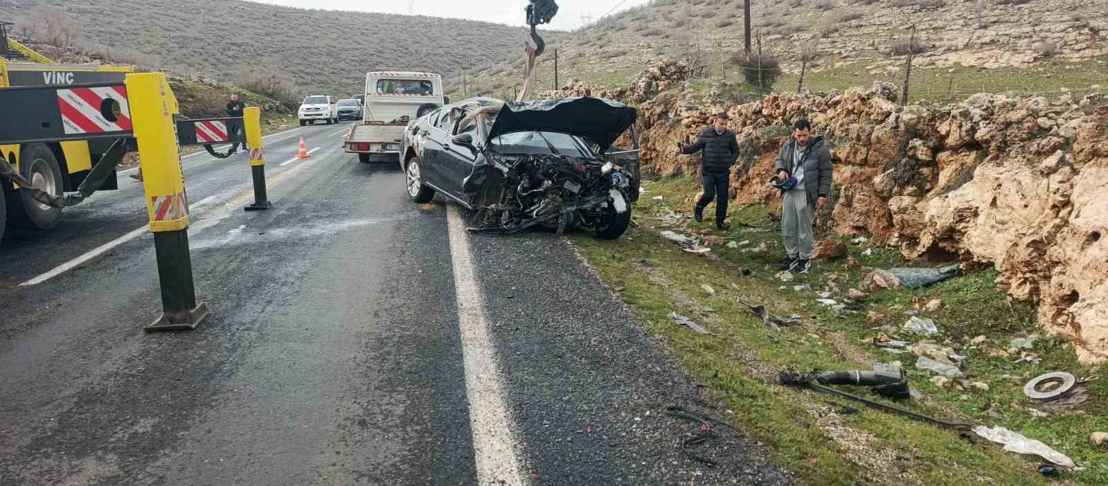 Mardin’de kontrolden çıkan otomobil takla attı: 3 yaralı
