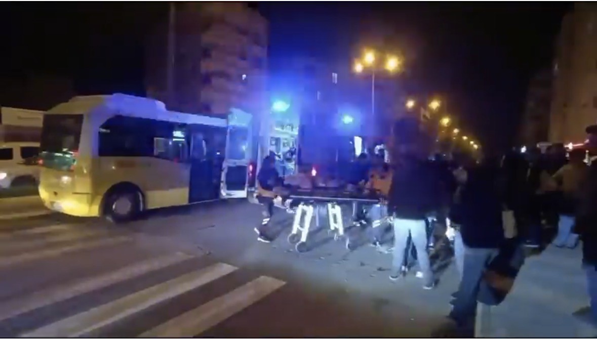 Mardin’de motosikletin kadına çarpma anı güvenlik kamerasına yansıdı
