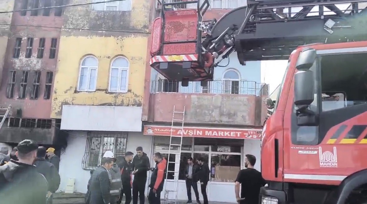 Mardin’de müstakil evde çıkan yangında 4 kişi dumandan etkilendi
