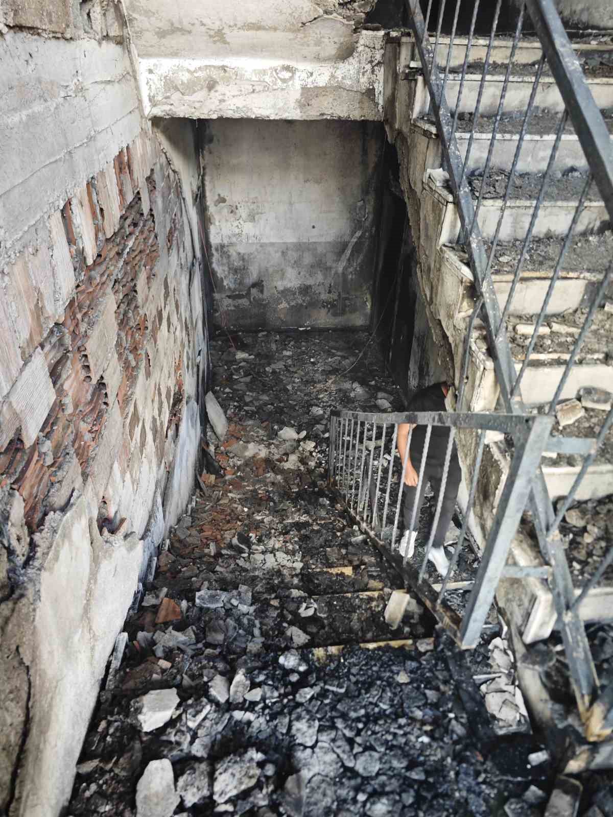 Mardin’de müstakil evde çıkan yangında 4 kişi dumandan etkilendi
