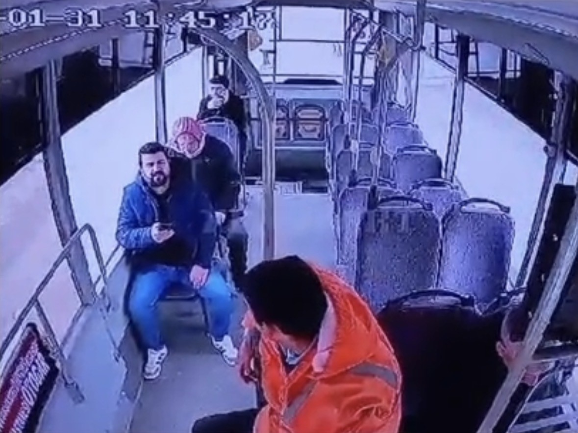 Mardin’de otobüste fenalaşan adam hayatını kaybetti
