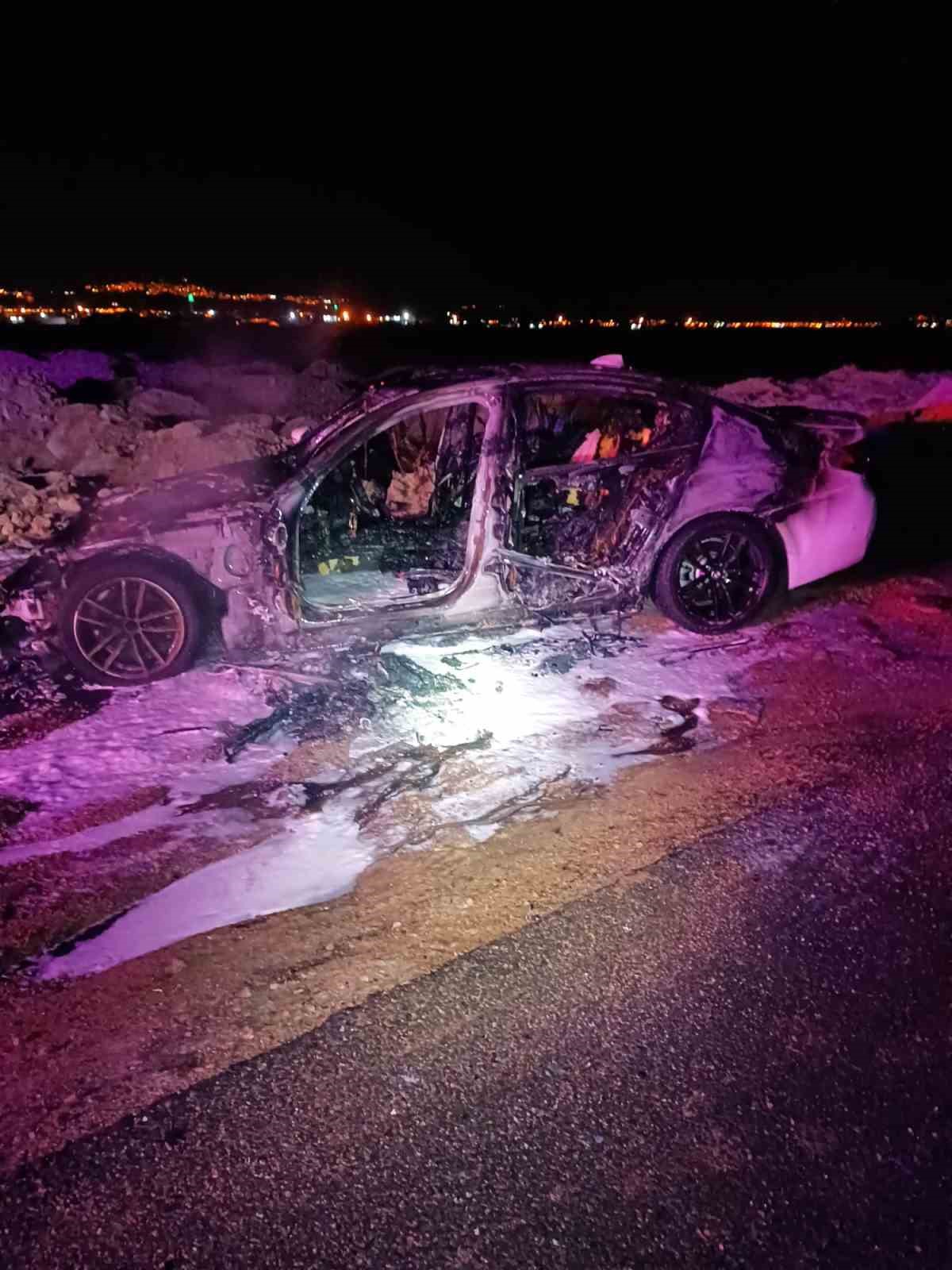 Mardin’de otomobilde çıkan yangın söndürüldü
