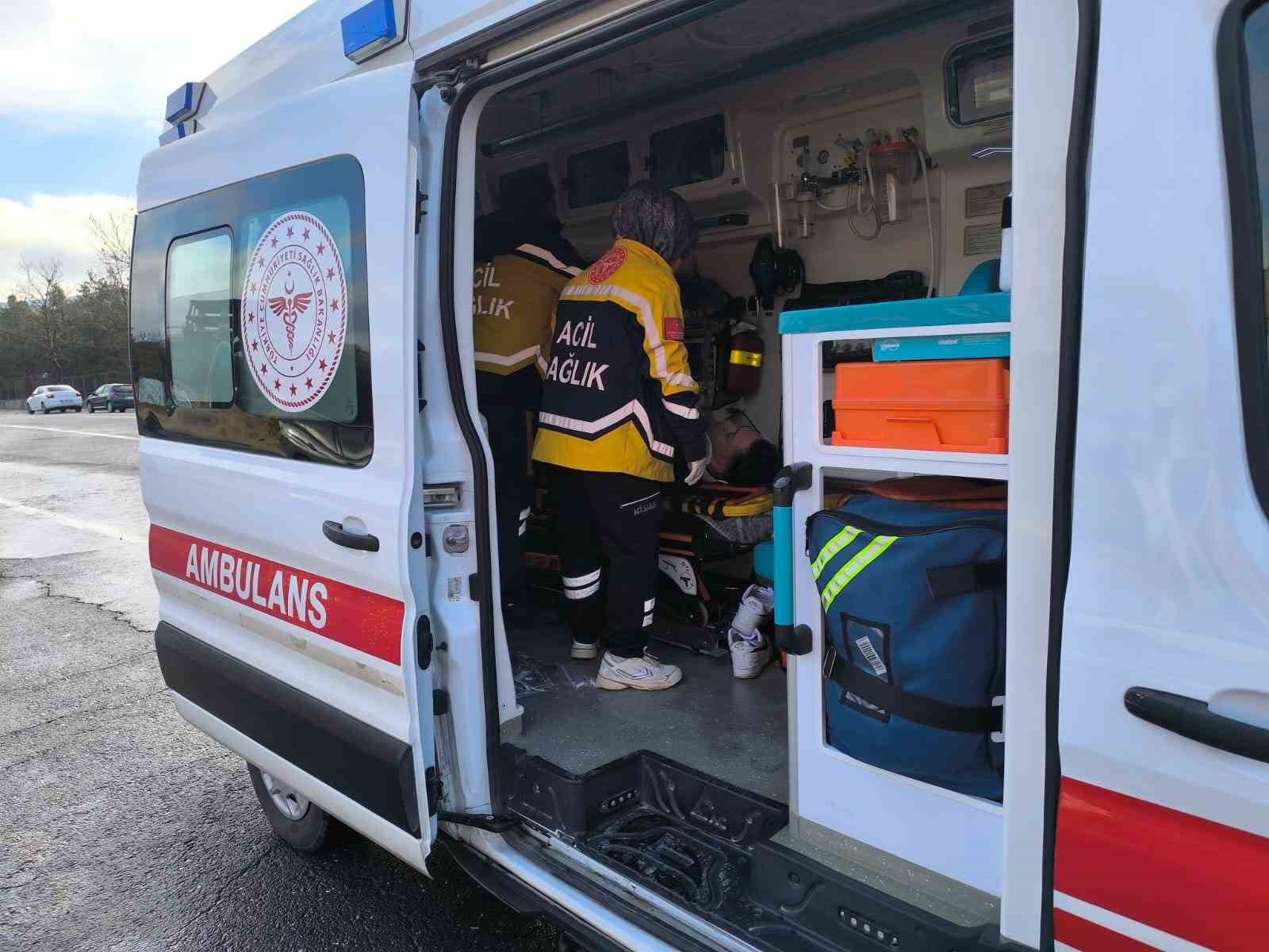 Mardin’de refüje çarpan otomobilin sürücüsü yaralandı
