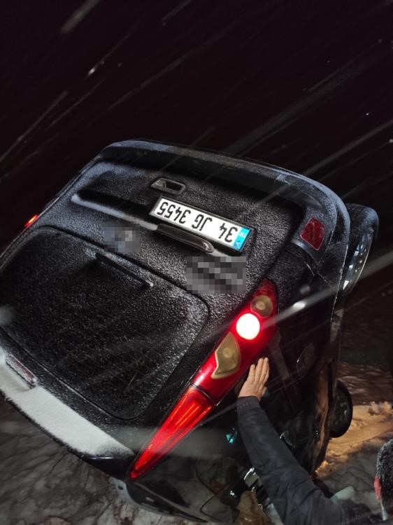 Mardin’de şarampole devrilen araçta 5 kişi yaralandı
