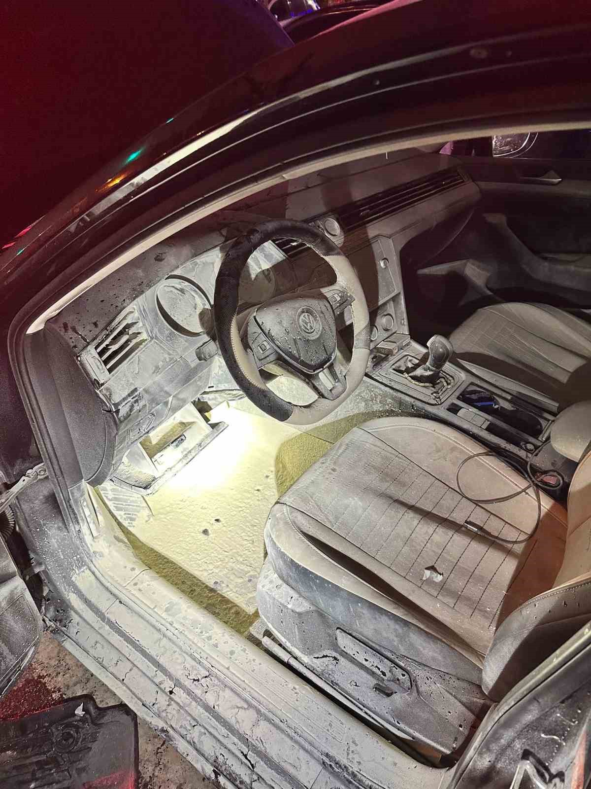 Mardin’de seyir halindeki otomobil alev aldı
