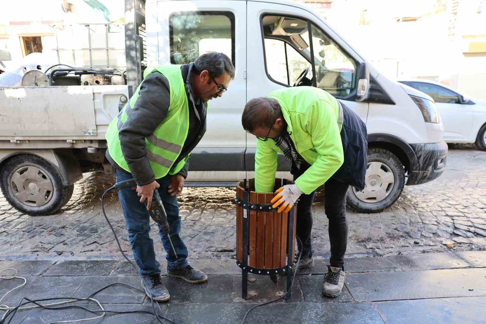 Mardin’de tarihi 1. Cadde’de kar sonrası temizlik ve yenileme çalışması devam ediyor
