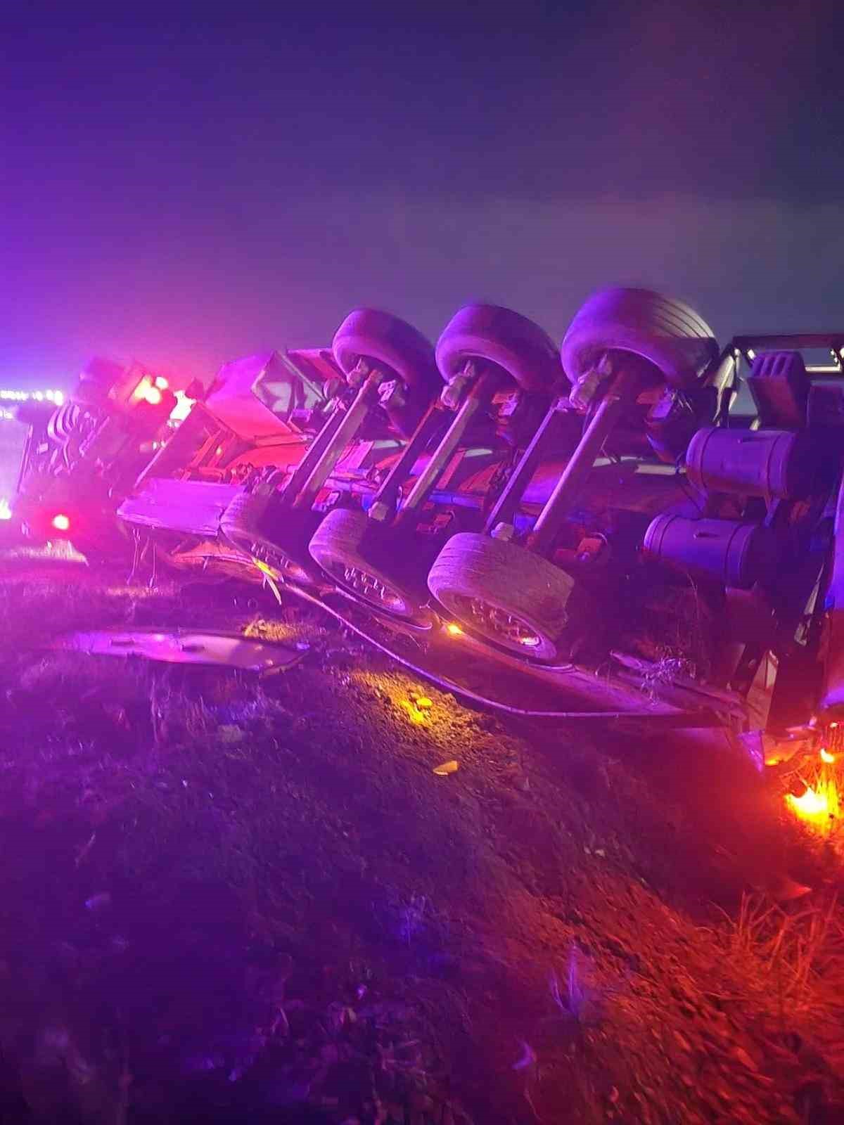 Mardin’de tır devrildi: 1 yaralı
