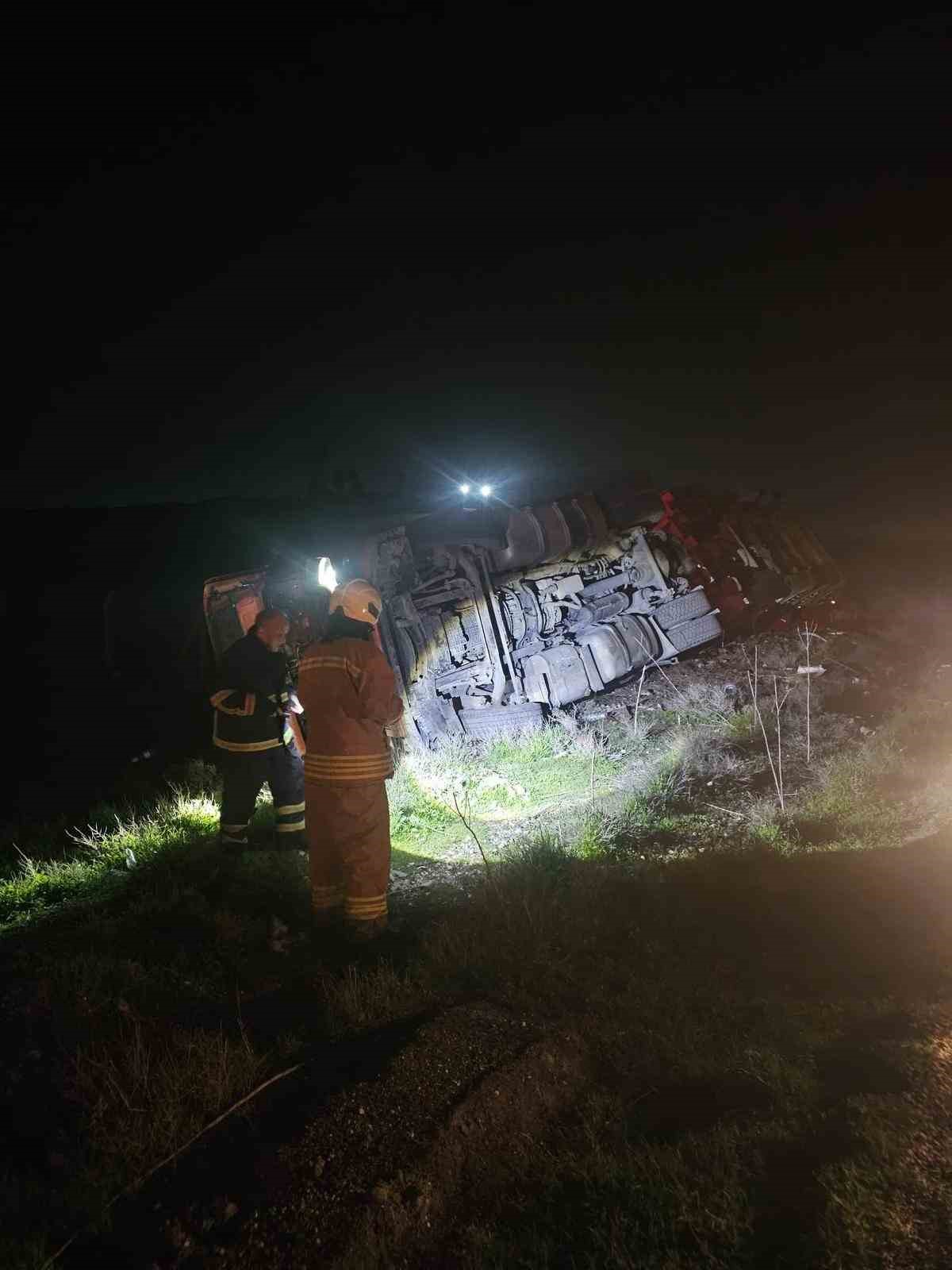 Mardin’de tır devrildi: 1 yaralı
