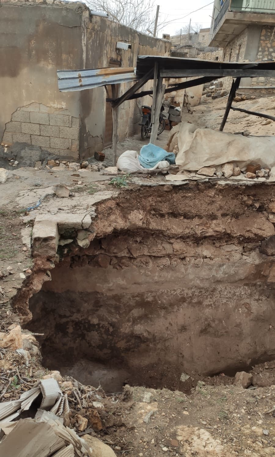 Mardin’de yağışların ardından toprak çökmesi meydana geldi
