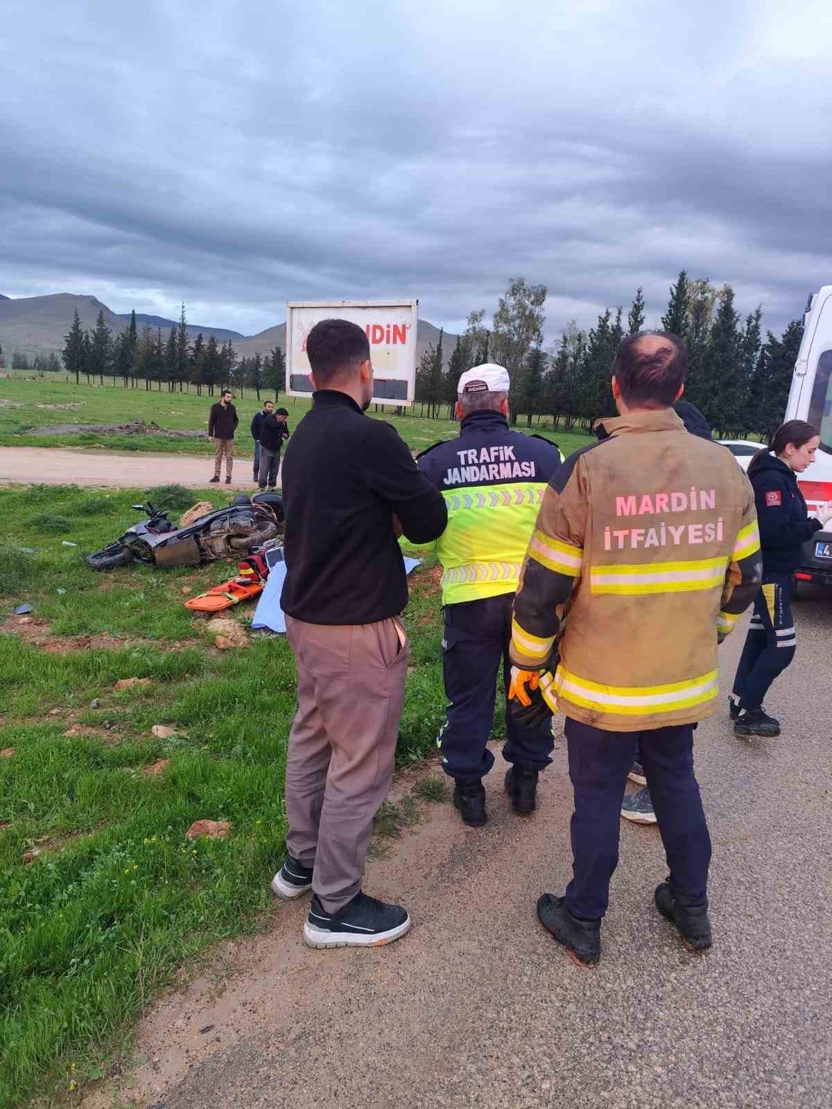 Mardin’de yol kenarına savrulan motosikletin sürücüsü hayatını kaybetti
