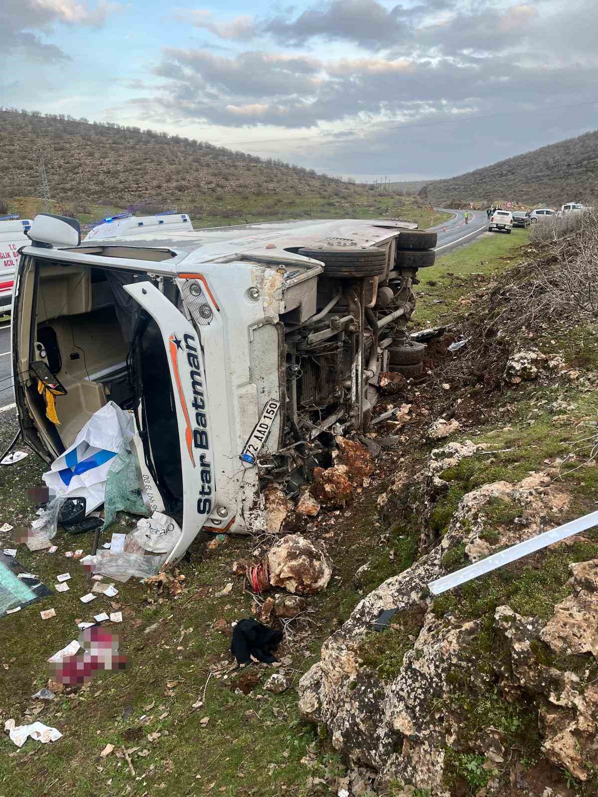 Mardin’de yolcu otobüsü devrildi: 24 yaralı
