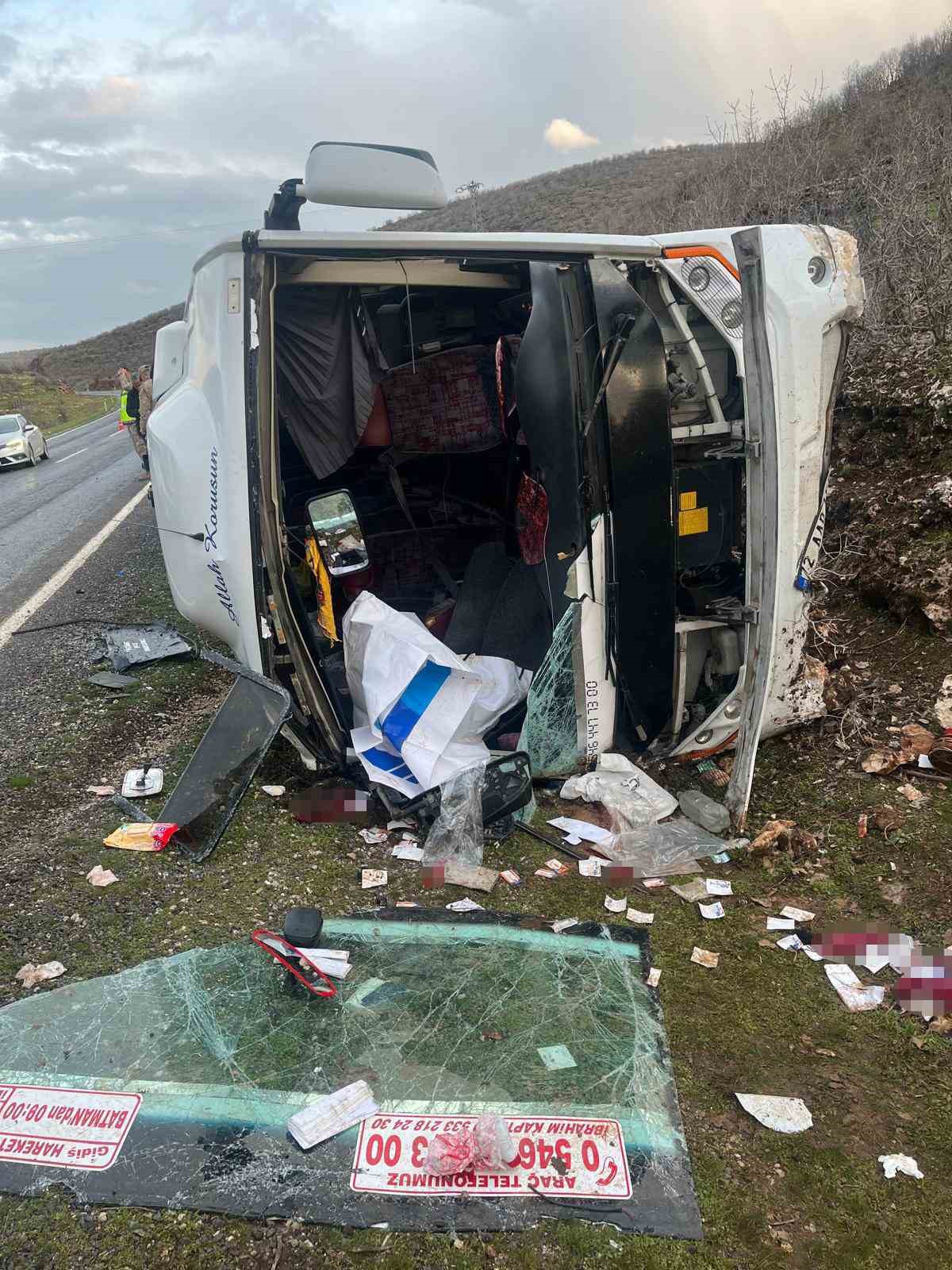 Mardin’de yolcu otobüsü devrildi: 24 yaralı
