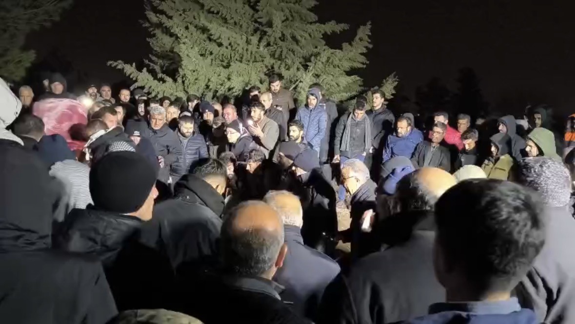 Mardin’deki yangında hayatını kaybeden çift defnedildi
