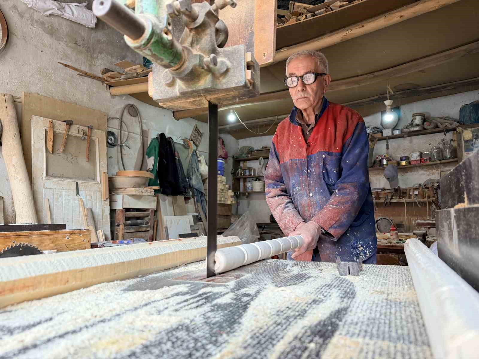 Mardinli usta ahşap beşik geleneğini yarım asırdır ayakta tutuyor
Mardinli usta ahşap beşik geleneğini yarım asırdır ayakta tutuyor