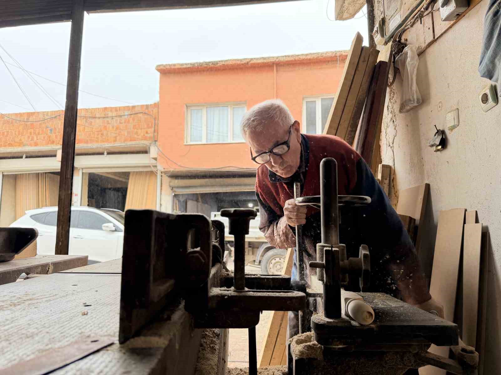 Mardinli usta ahşap beşik geleneğini yarım asırdır ayakta tutuyor
Mardinli usta ahşap beşik geleneğini yarım asırdır ayakta tutuyor