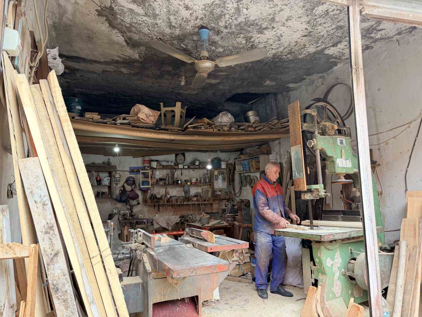 Mardinli usta ahşap beşik geleneğini yarım asırdır ayakta tutuyor
Mardinli usta ahşap beşik geleneğini yarım asırdır ayakta tutuyor