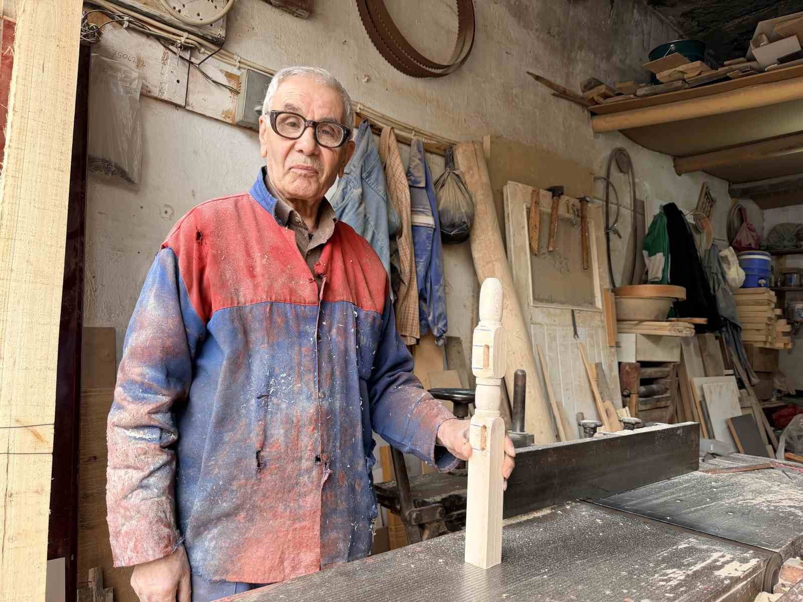 Mardinli usta ahşap beşik geleneğini yarım asırdır ayakta tutuyor
Mardinli usta ahşap beşik geleneğini yarım asırdır ayakta tutuyor