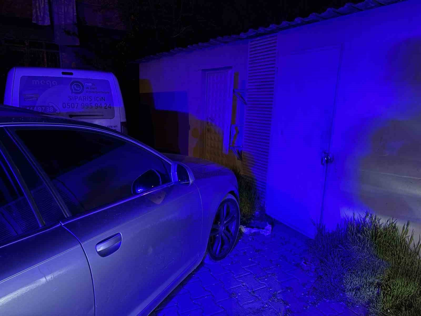 Market otoparkına sıkışınca yaya olarak kaçtı
