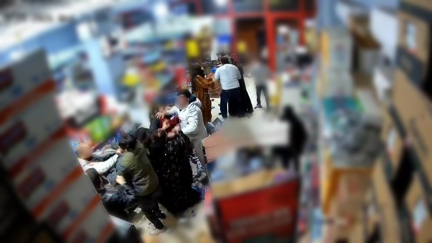 Markette kavga: Ortalık savaş alanına döndü
