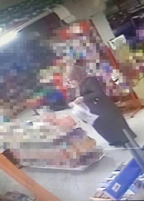 Marketten hırsızlık güvenlik kamerasına yansıdı
