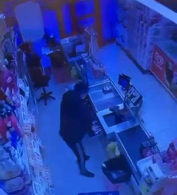 Marketten nakit para ve sigara çalan şüpheli kameralara yansıdı
