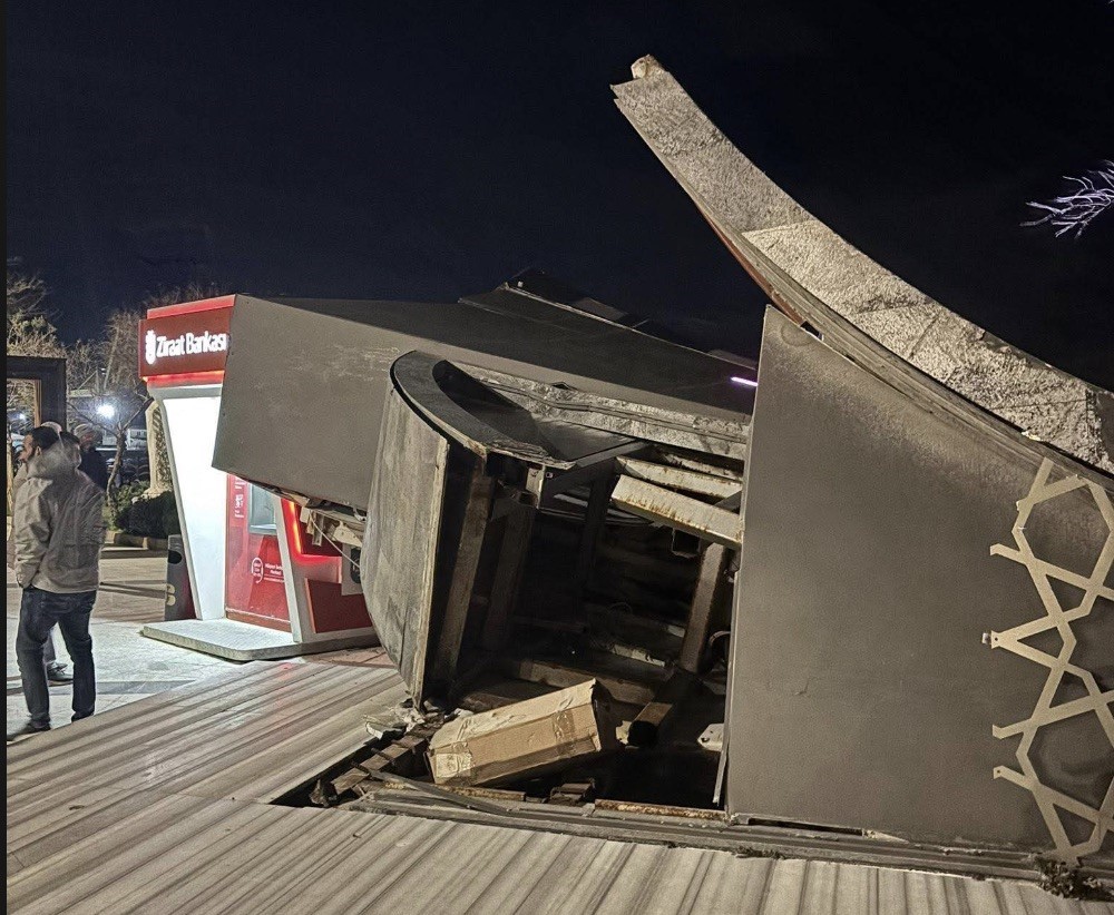 Marmara Saraylar’da dev ekran devrildi
