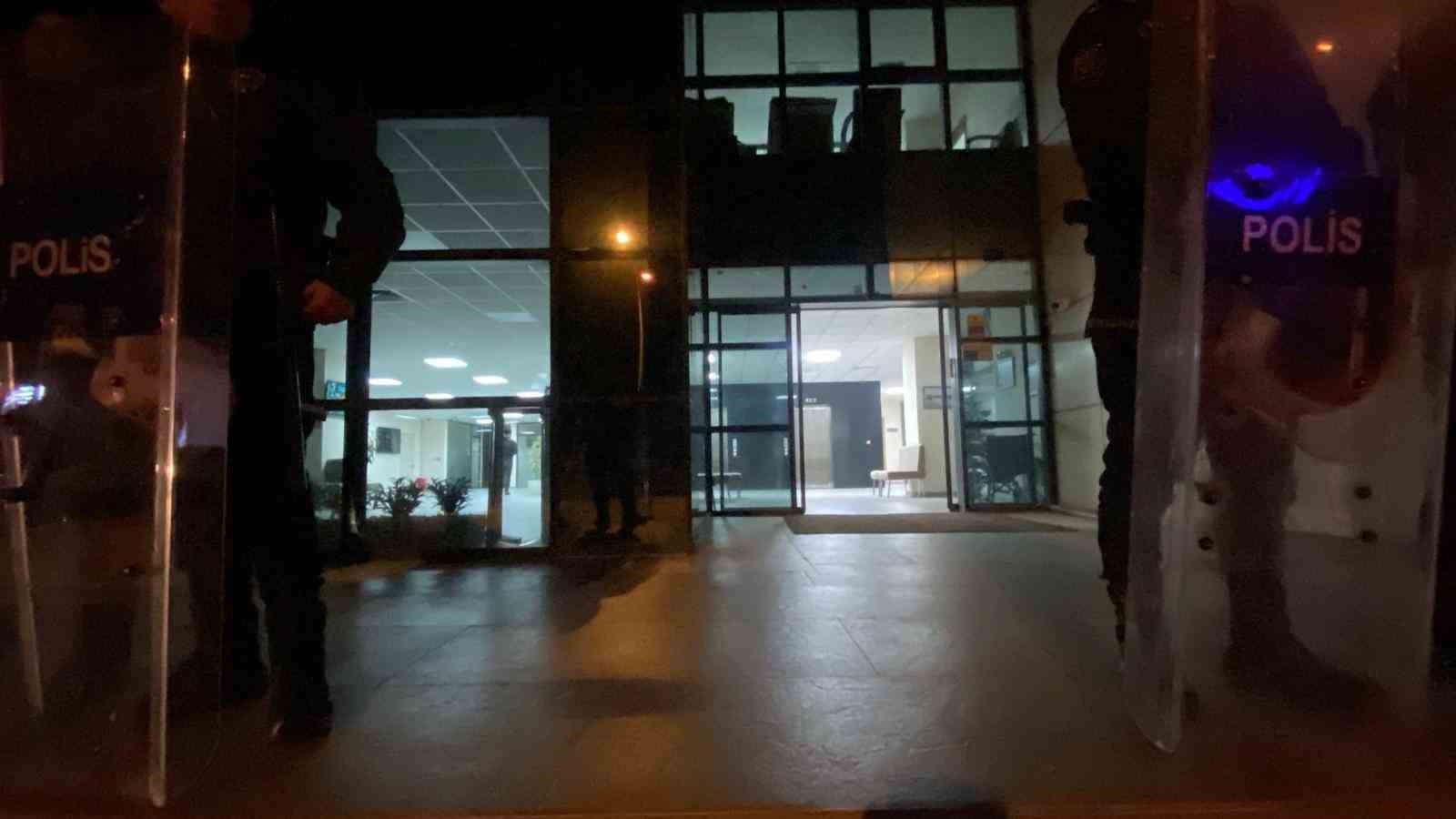 Marmaris Belediyesi’ne gece yarısı polis baskını
