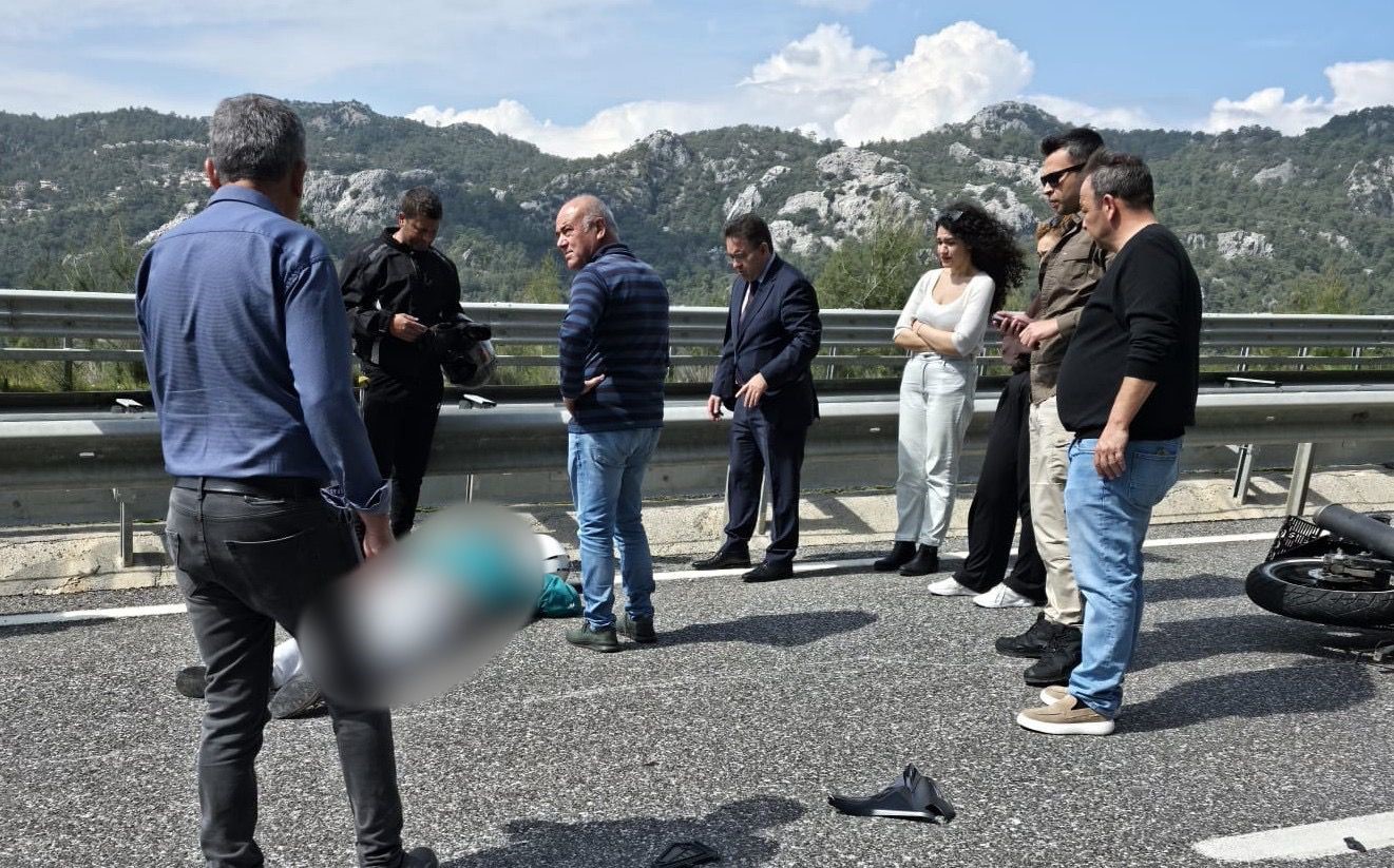 Marmaris çıkışındaki motosiklet kazasında kask hayat kurtardı
